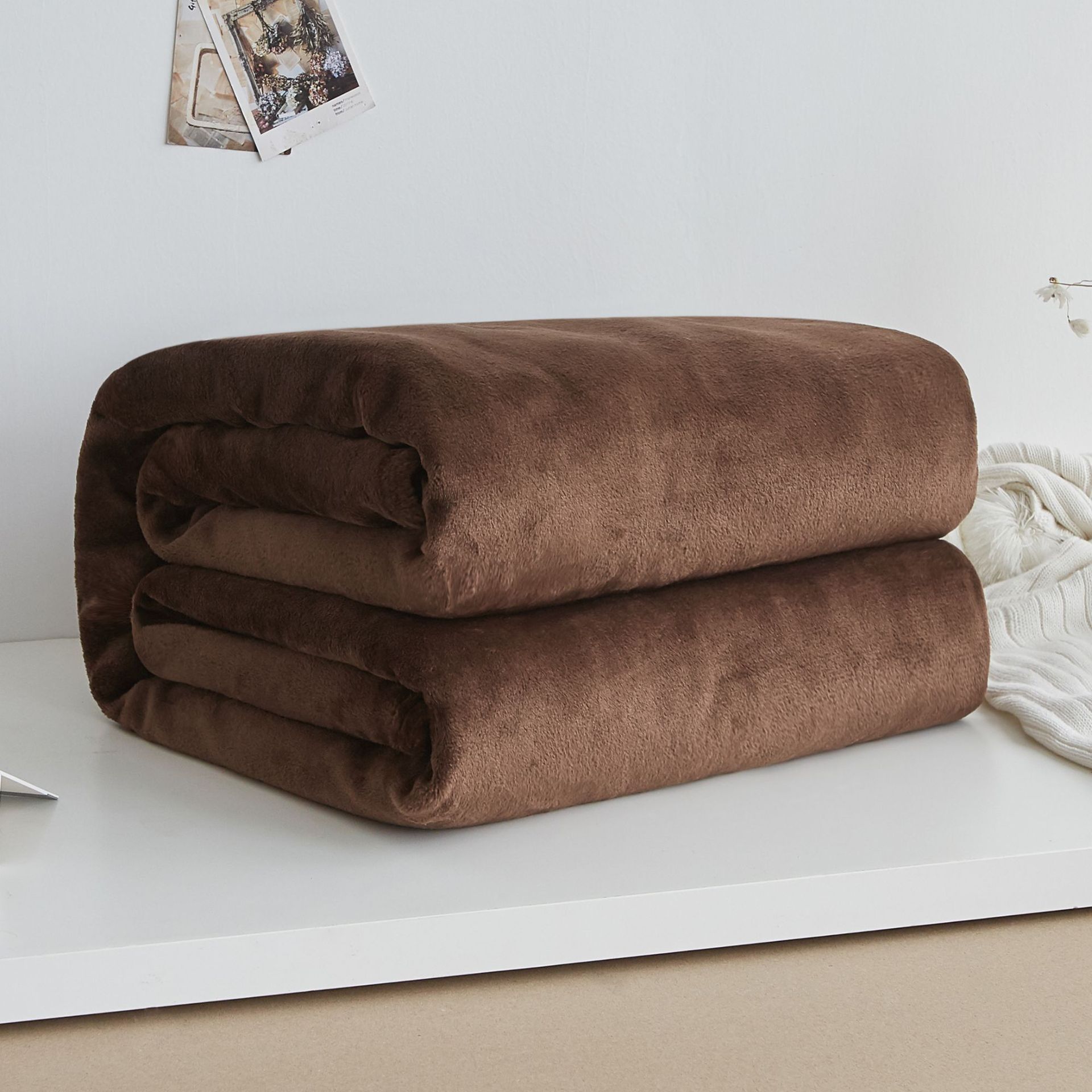 Ultra-Soft Flannel Coral Blanket – Cozy Lightweight Throw for Bed or Sofa