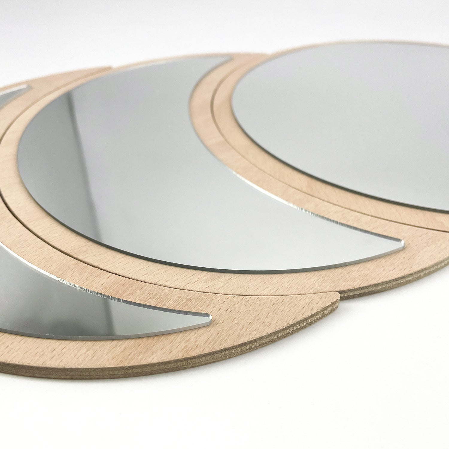Nordic Style Wooden Mirror – Decorative Round Pendant for Home