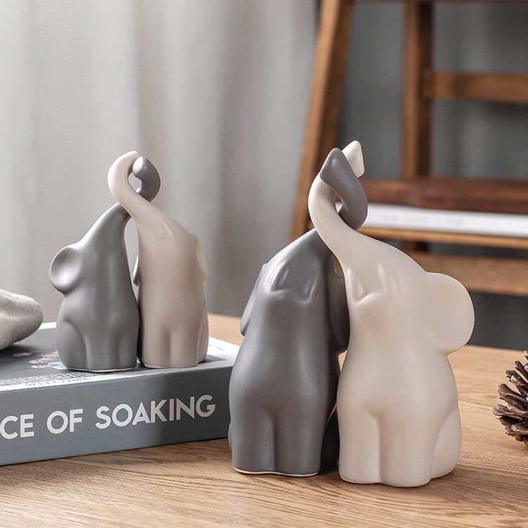 Adorable Couple Figurine – Ceramic Wine Cabinet Ornament & Valentine’s Gift
