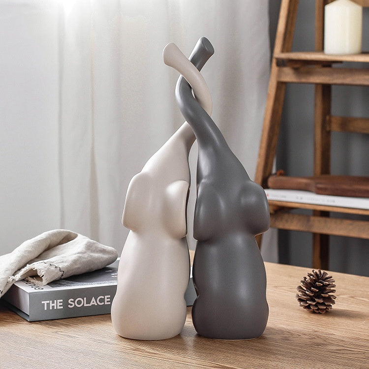 Adorable Couple Figurine – Ceramic Wine Cabinet Ornament & Valentine’s Gift