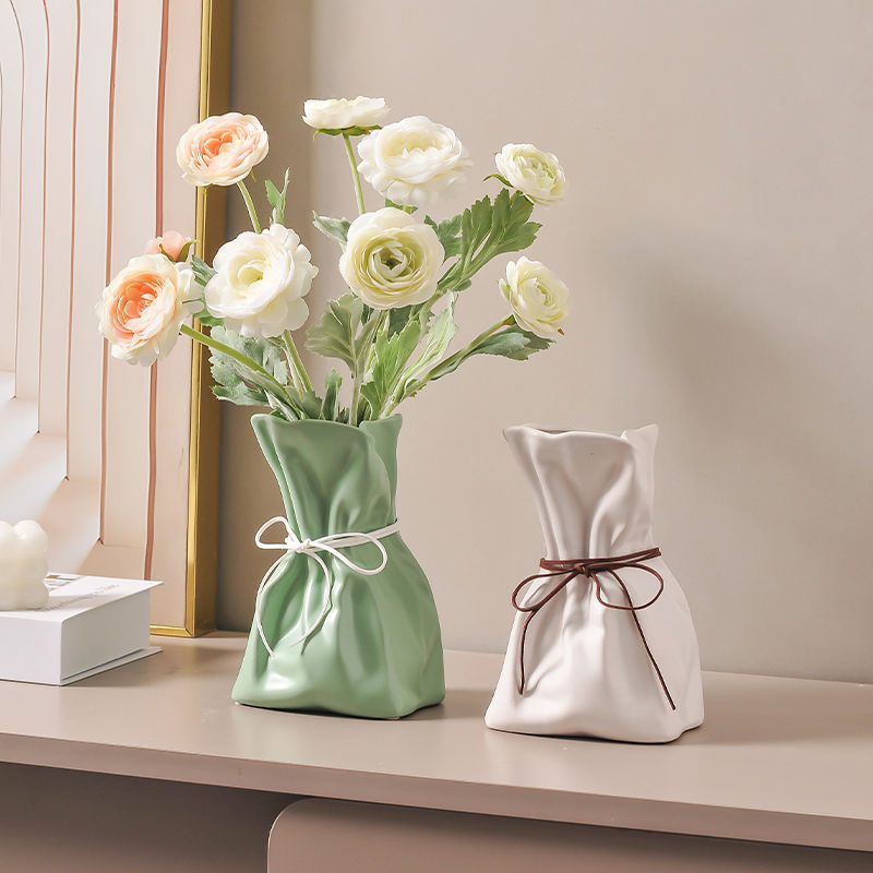 Elegant Resin Vase – Decorative Flower Arrangement for Living & Dining Spaces